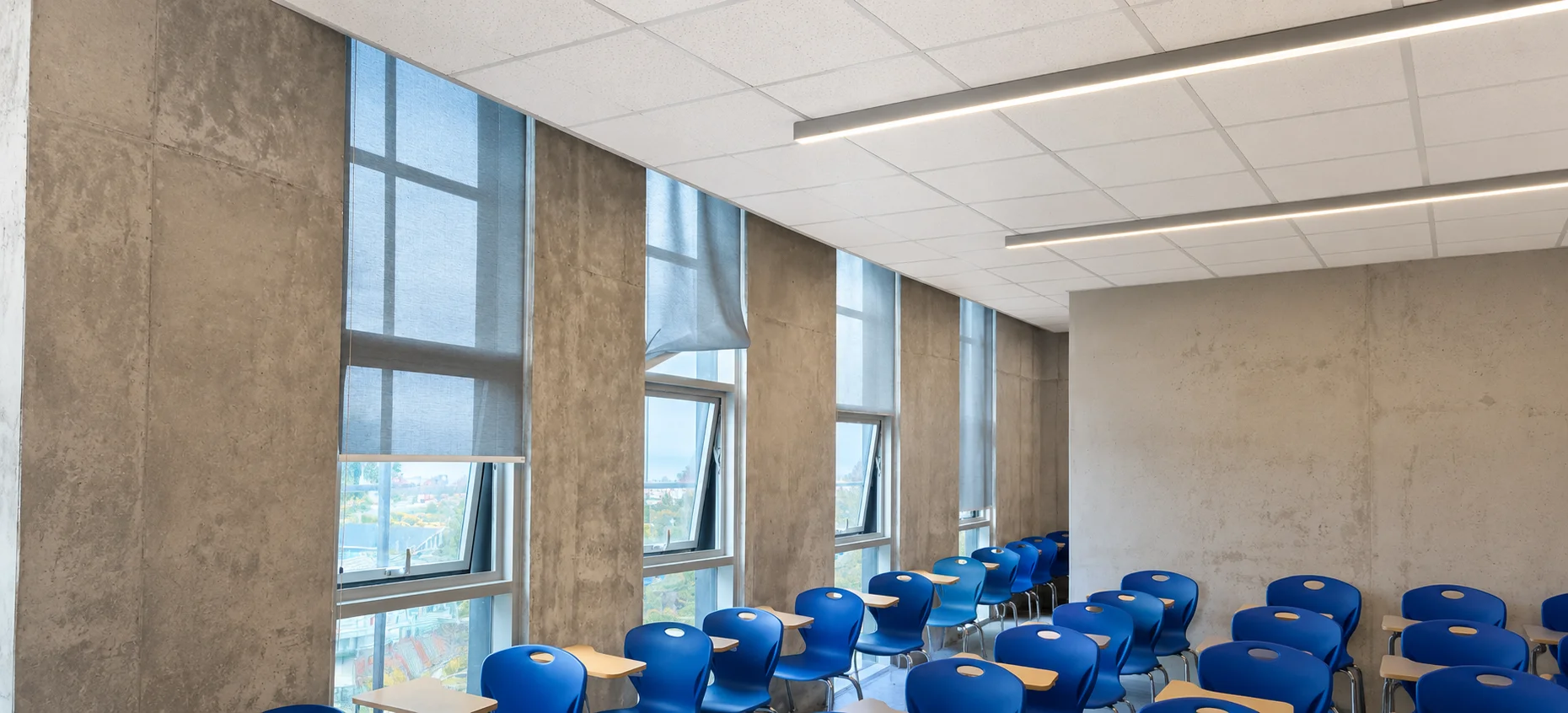 Instalación de cielo fibra mineral Armstrong Fashion Tone en proyecto DUOC UC